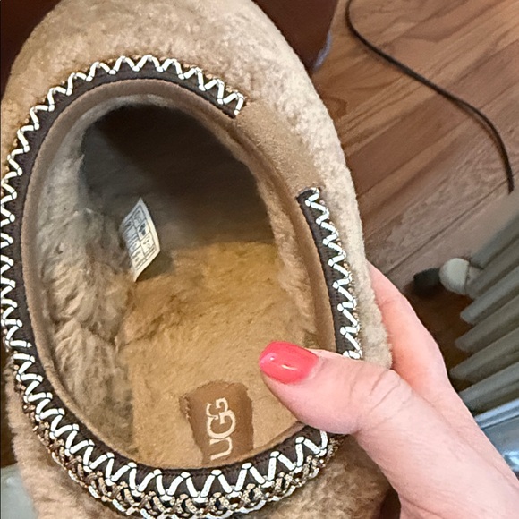 UGG womens slippers. Size 9 - Picture 8 of 8